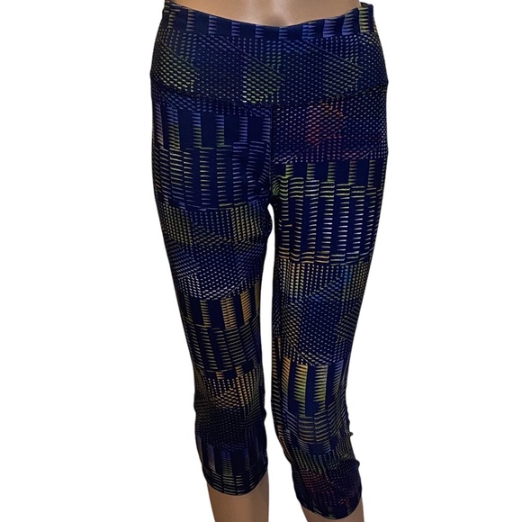 Patagonia Centered Yoga Capri Leggings Multi-Colored Graphic Size Medium VGC - Picture 2 of 8